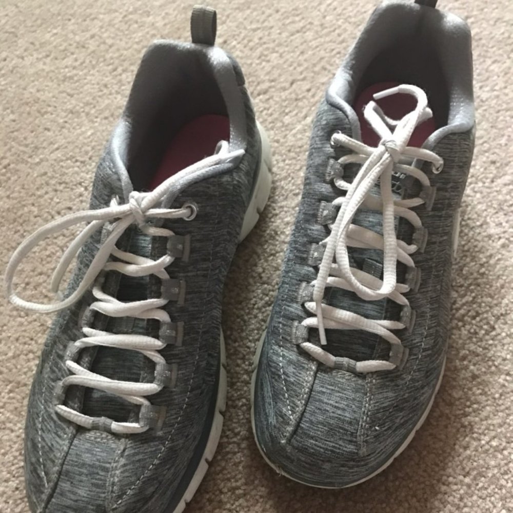 Womens Sketchers with memory foam size 9.5